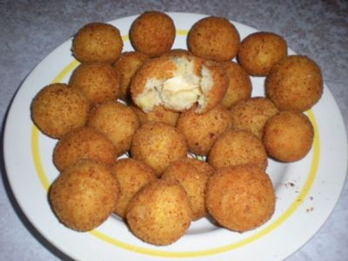 Мясные шарики с сыром маринованные в остром соусе